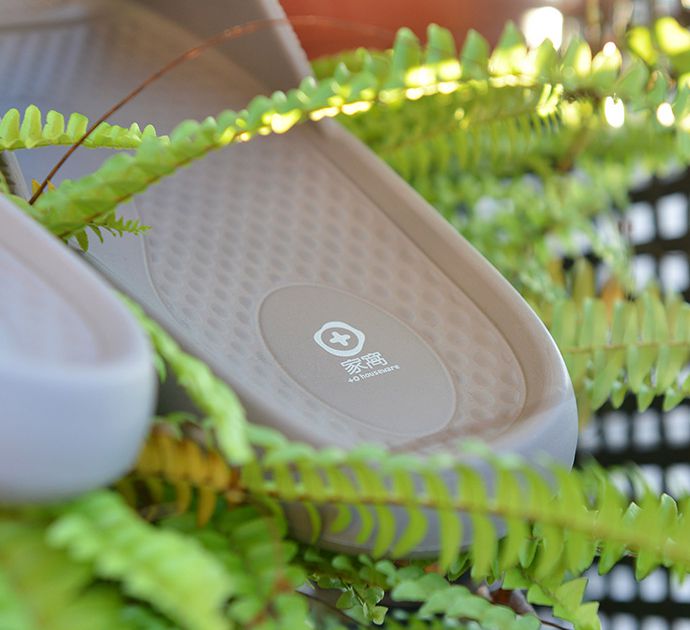 家窩 - MIT 雅漫EVA輕量釋壓厚軟底防滑拖鞋-男款-雅痞黑