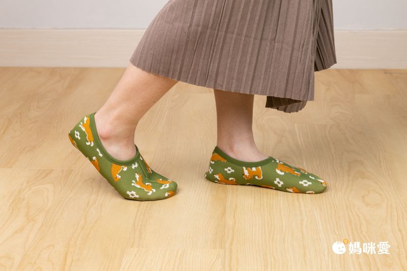 日本丸和 - 雙層機能裏起毛防滑室內襪-素色-黑 (21-25cm)-短筒