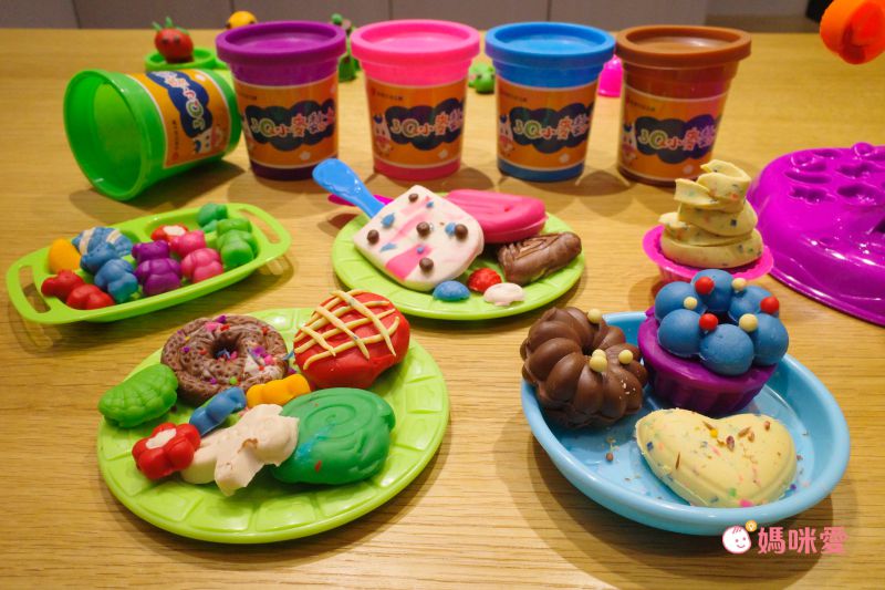 双美生活文創 - 3Q小麥黏土-歡樂甜點派對-內附6色小麥黏土+1本DIY教學手冊+1台冰棒製造機+10件甜點模具組+9件配件工具