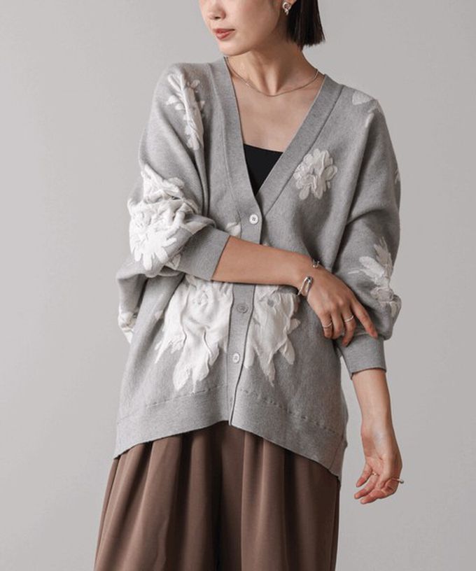 日本 Bab - 唯美花卉寬鬆感針織開襟外套-杏黑