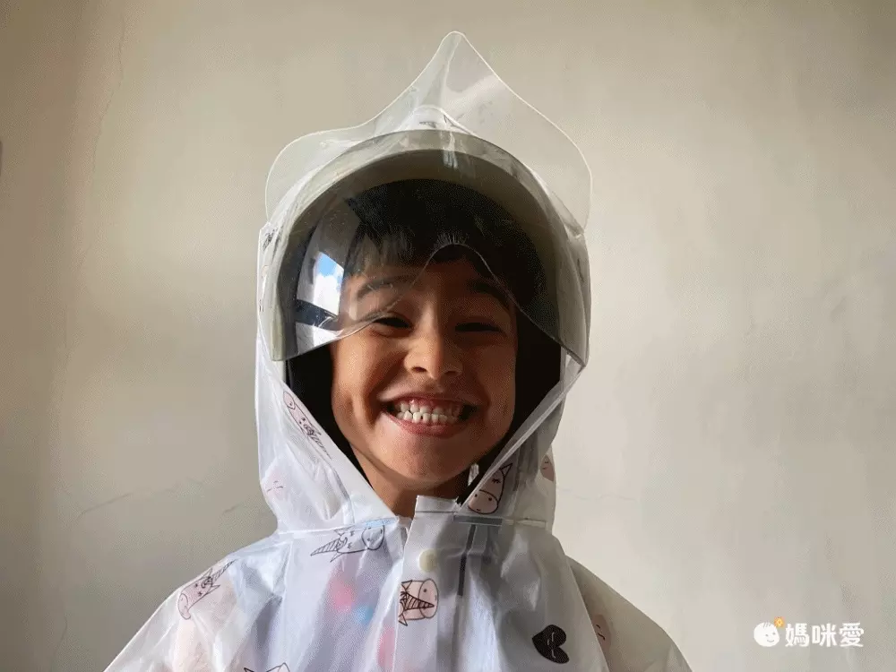 卡通圖書包位兒童雨衣(附收納袋)-小小人-帽簷無反光條