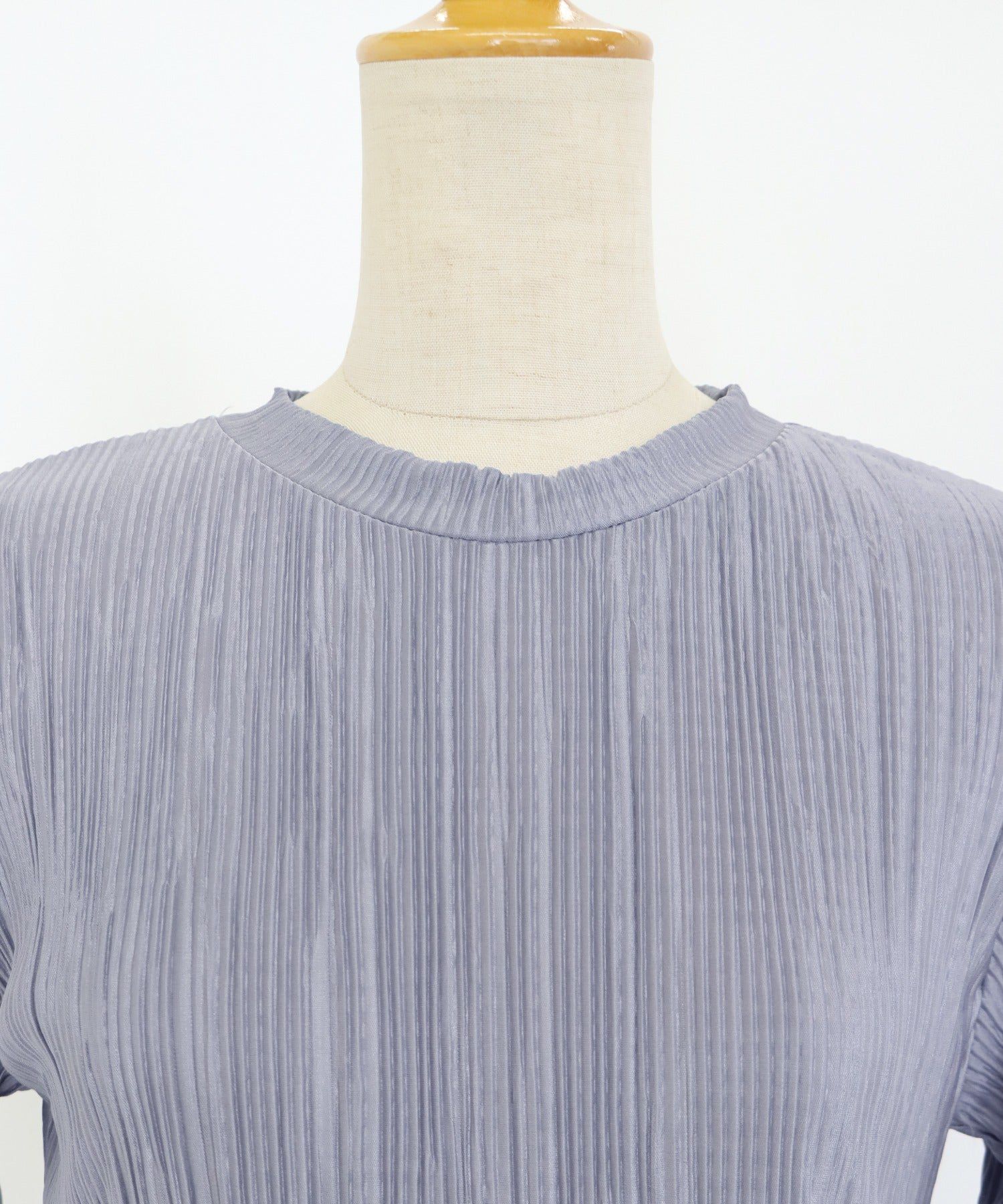 日本 BLUE EAST - 圓領貝殼紋光澤短袖上衣-卡其