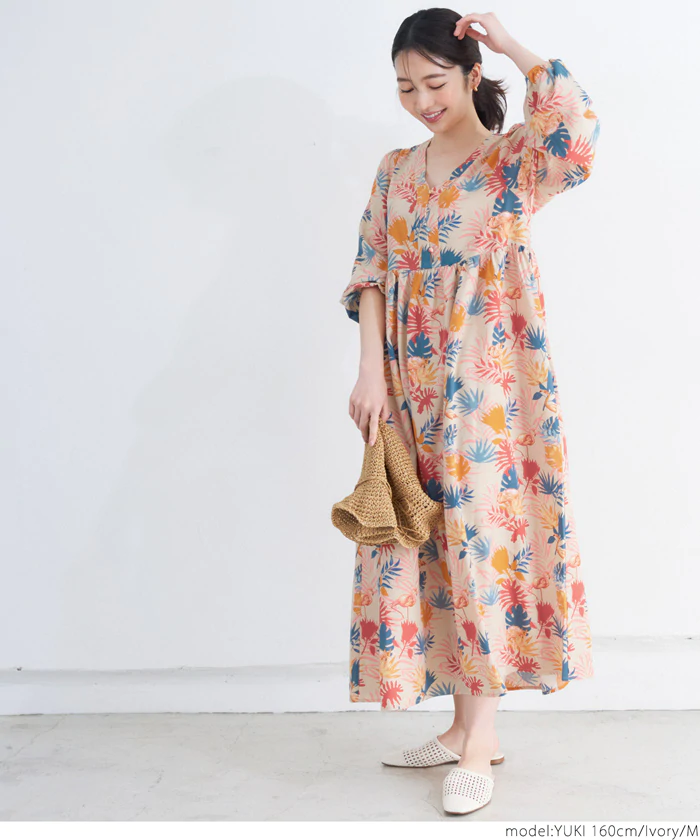 日本 COCA - 夏日風情V領長袖洋裝-繽紛葉子-米杏