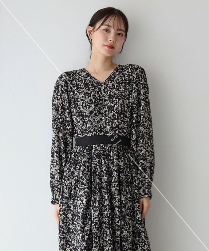 日本 BLUE EAST - 成熟花卉飄逸感V領長袖洋裝-摩卡