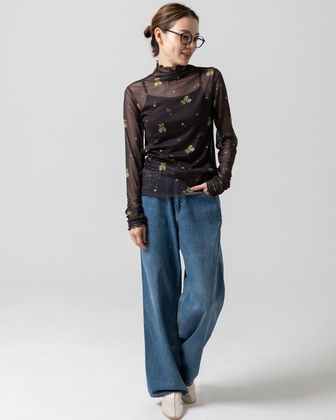 日本 gleam - 優雅小花木耳邊透膚高領長袖上衣-黑x紅花