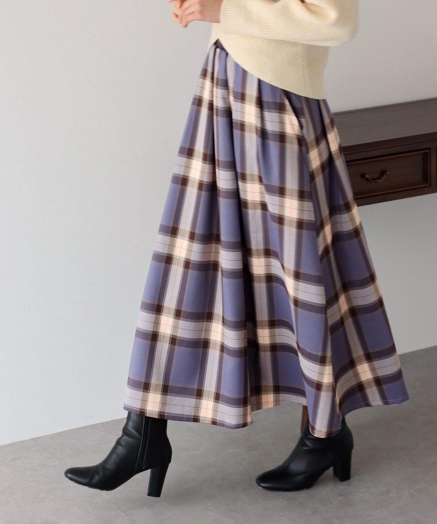 日本 BLUE EAST - [經典推薦]英倫格紋傘狀修身長裙-酒紅