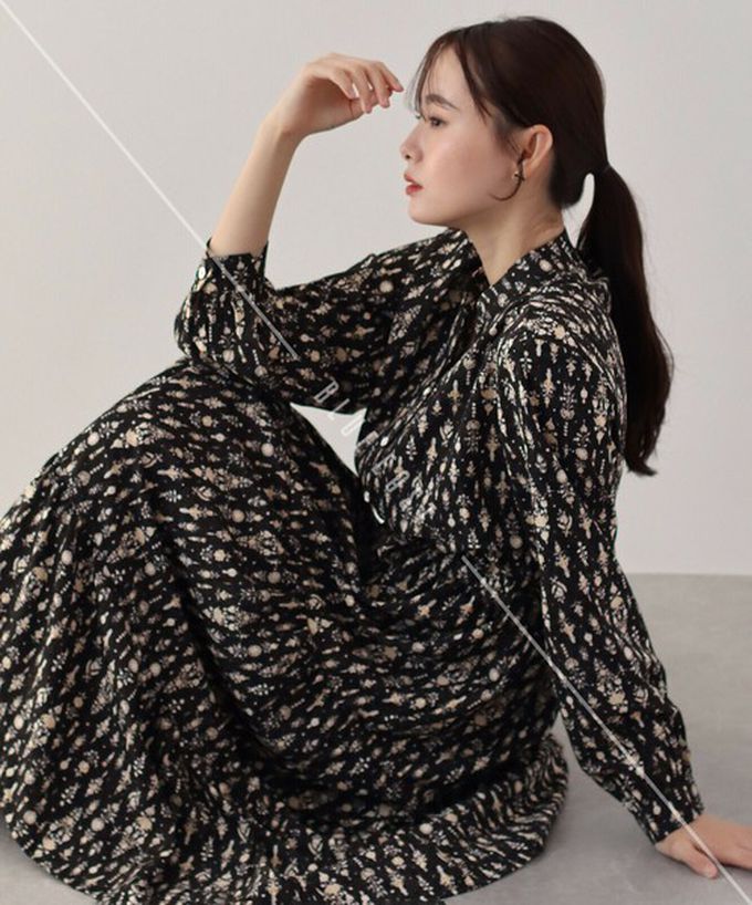 日本 BLUE EAST - [人氣款]簡約抽繩收腰長袖洋裝-斑點小花-黑