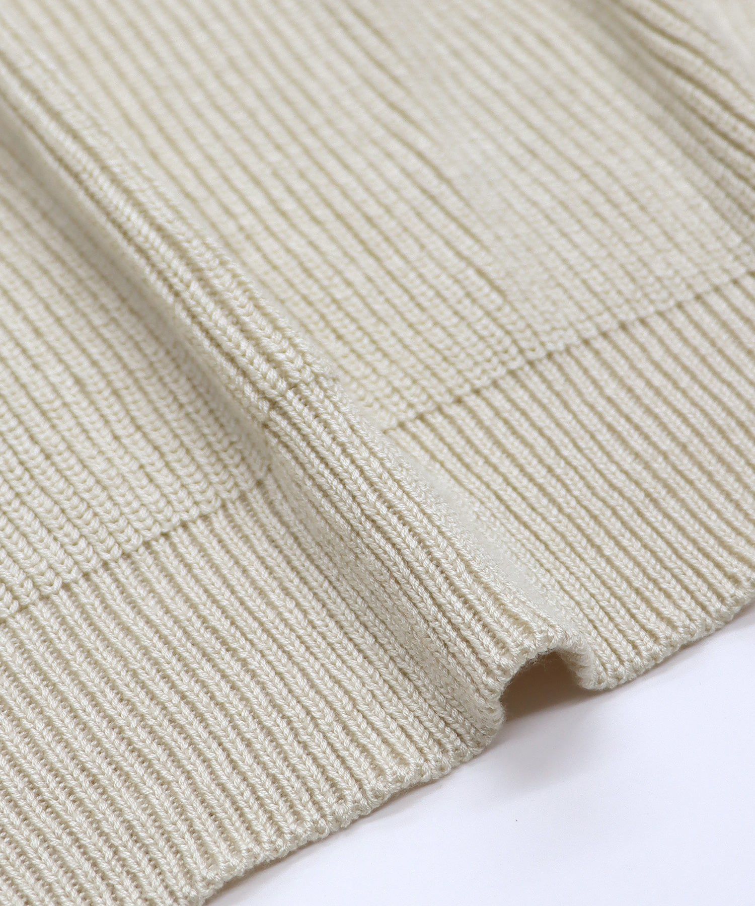 日本 BLUE EAST - 百搭V領彈性針織外套-米杏