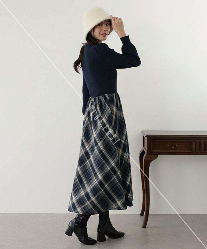 日本 BLUE EAST - 美型修身小澎袖針織長袖洋裝-格紋拼接-黑灰