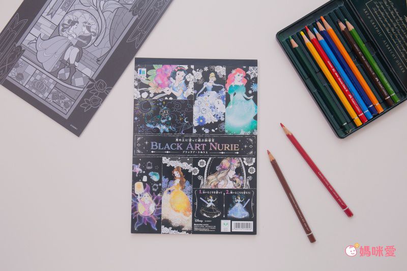 日本文具代購 - B5尺寸繪圖本(黑底)-迪士尼公主