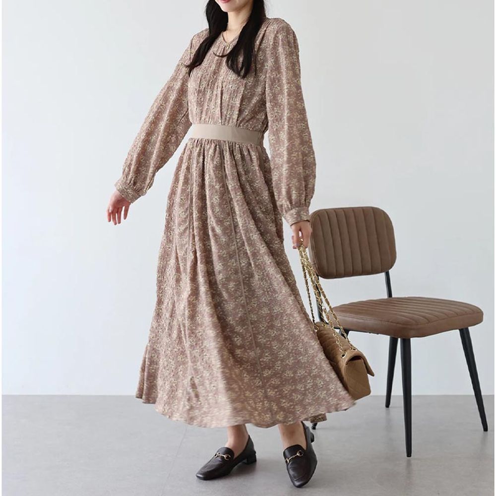 成熟花卉飄逸感V領長袖洋裝-摩卡