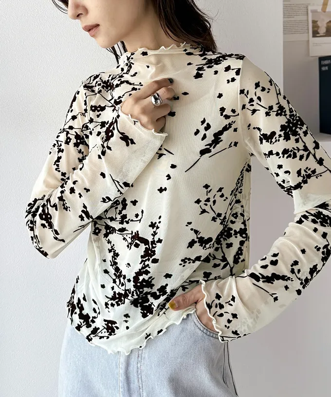 日本 Classical Elf - 成熟感花卉透膚木耳領長袖上衣-黑底棕花