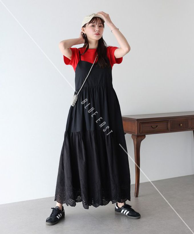 日本 BLUE EAST - 精緻雕花下擺迷人細肩帶洋裝-水藍