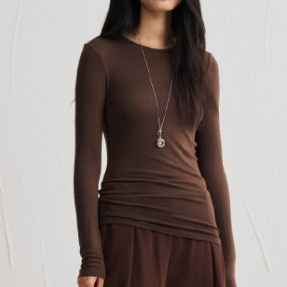 輕絨暖感3%羊毛天絲莫代爾修身長袖上衣-岩絨棕