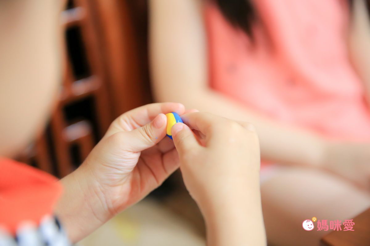 【Q-doh 有機矽膠黏土】不乾硬、無限重複玩！漸進式手指肌力訓練