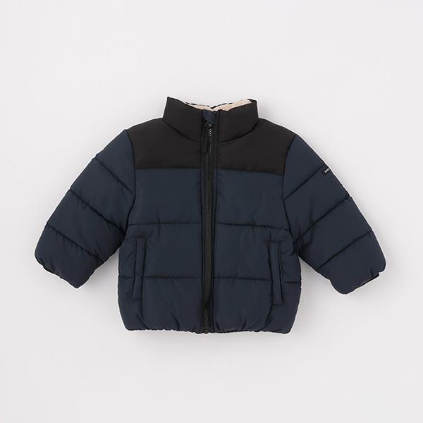 日本 petit main - 潑水加工 蓬鬆保暖鋪棉外套-深藍小花