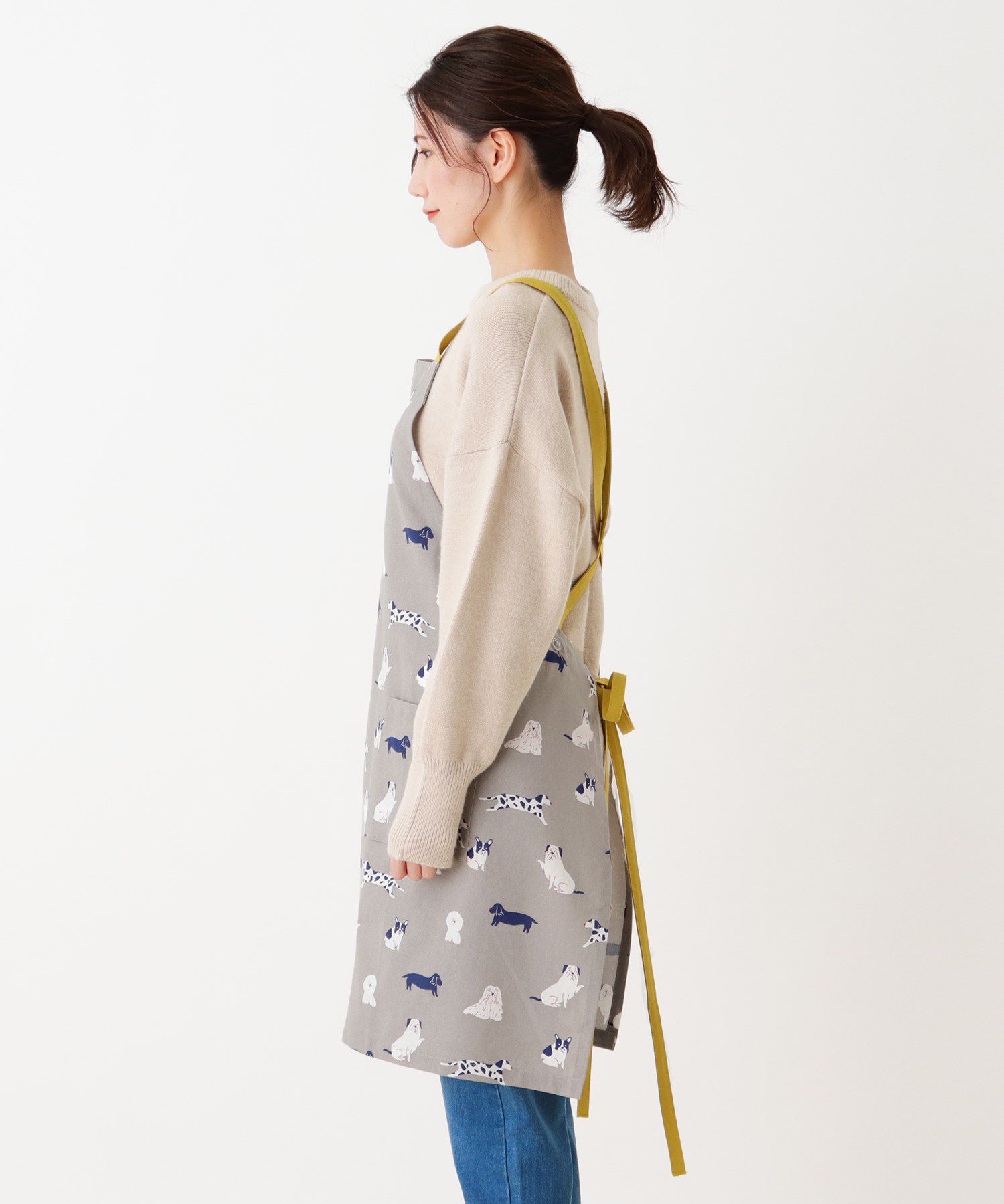 日本代購 - 印度棉大人料理圍裙(雙口袋)-狗狗散步-灰x黃