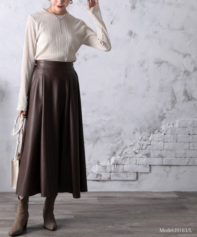 日本 Classical Elf - 圓領細坑條光澤感薄長袖上衣-黑