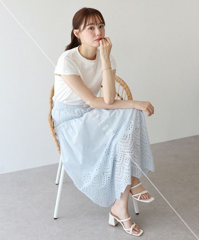 日本 BLUE EAST - 甜美雕花蕾絲下擺鬆緊長裙-水藍