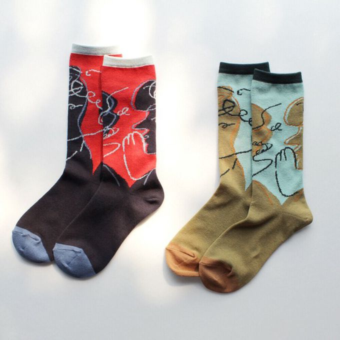 日本女裝代購 - 日本製 伊索寓言印花長襪-旅人與熊-炭灰x紅 (23-25cm)