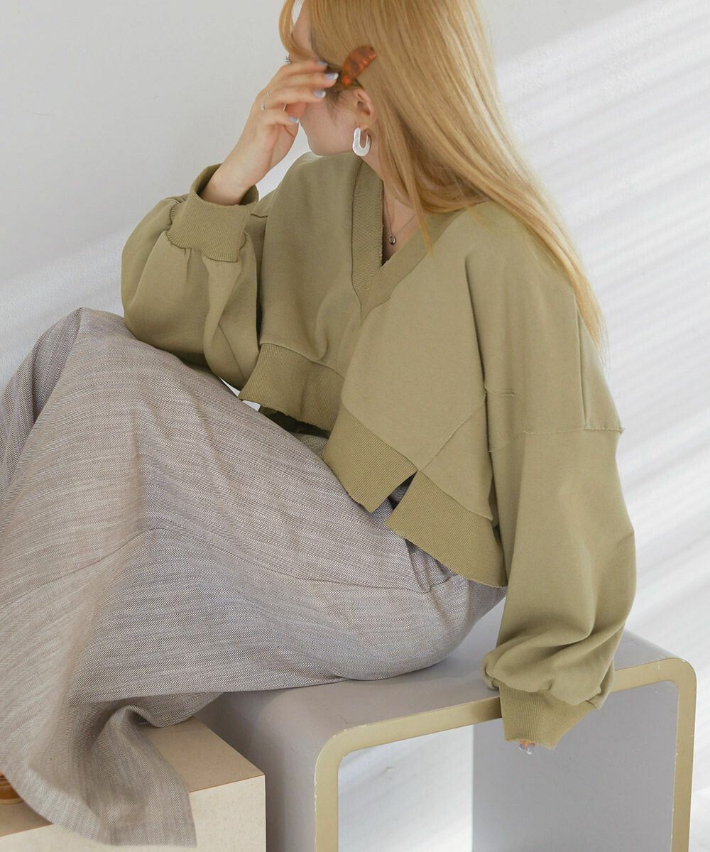 日本 Bab - V領短版泡泡袖大學T-淺軍綠