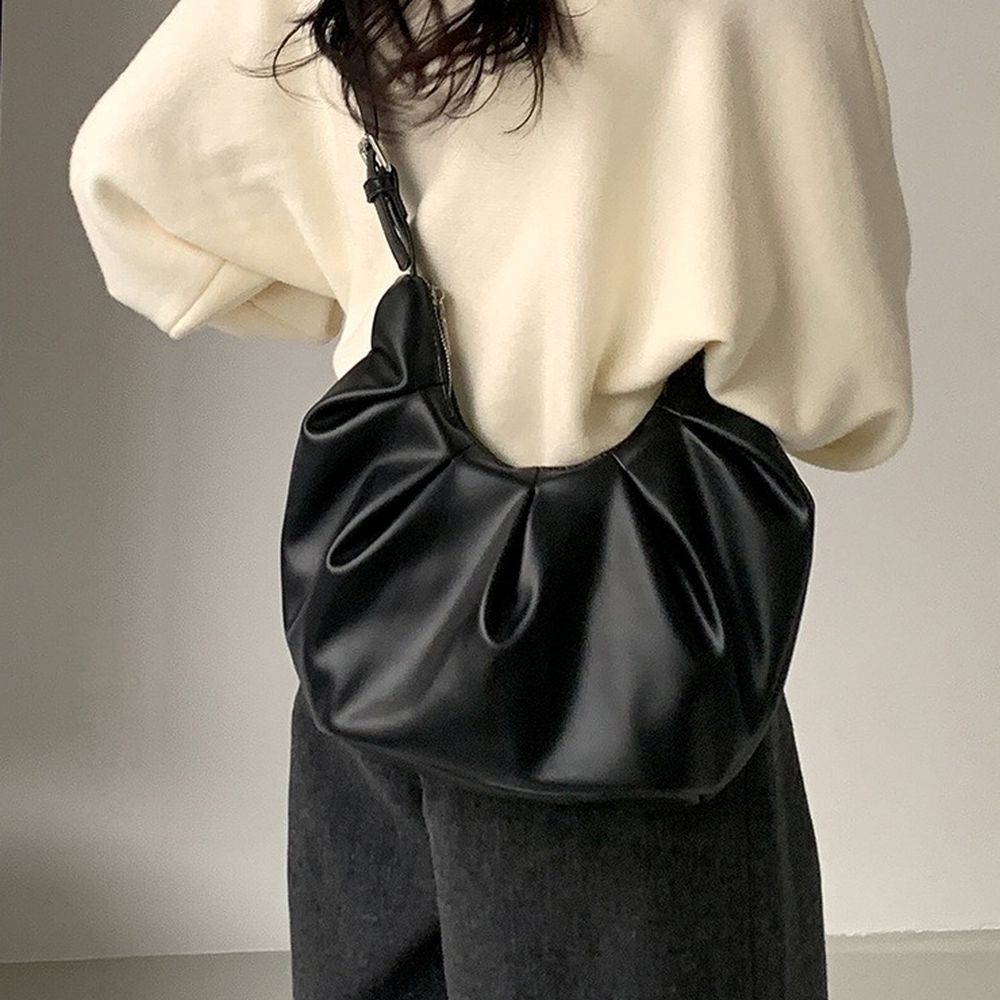 韓系小眾皺摺牛角皮革肩背/斜背包-黑