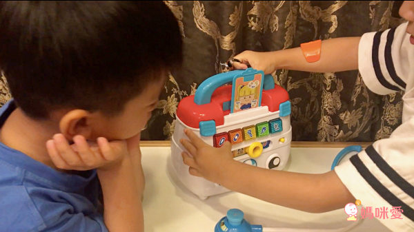 化身飛行員探索世界【Vtech】聲光探索地球儀