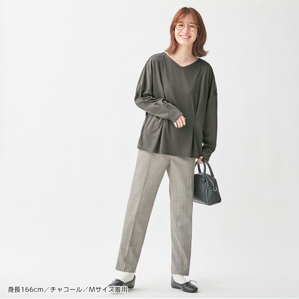 日本 BELLUNA - 抓皺設計V領薄長袖上衣-深藍