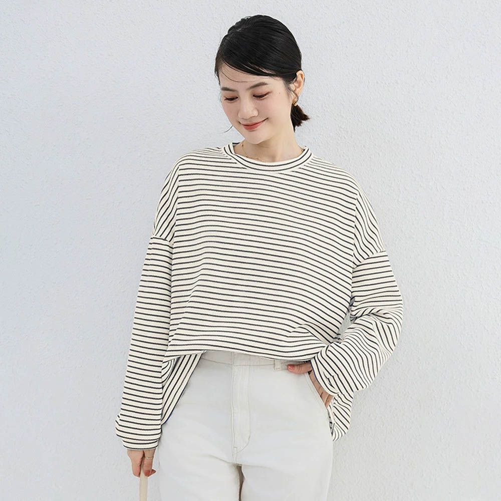 抗皺落肩針織感長袖上衣-白色條紋 (F)