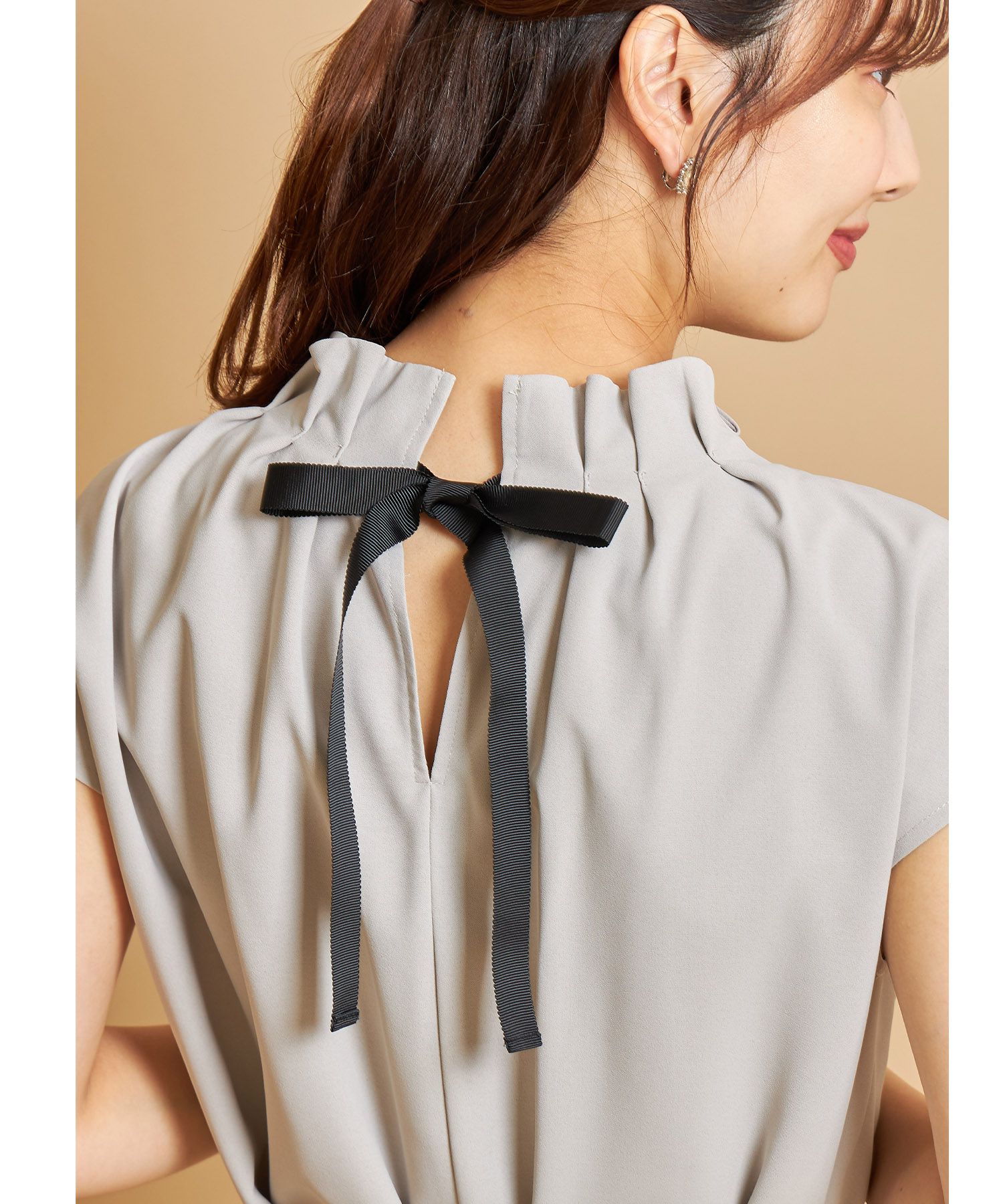 日本 tocco-closet - 高雅珍珠皺摺簡約洋裝-知性黑