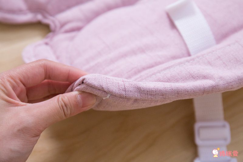 英國 Unilove - Feed Me攜帶式寶寶椅墊-黑糖珍珠黑