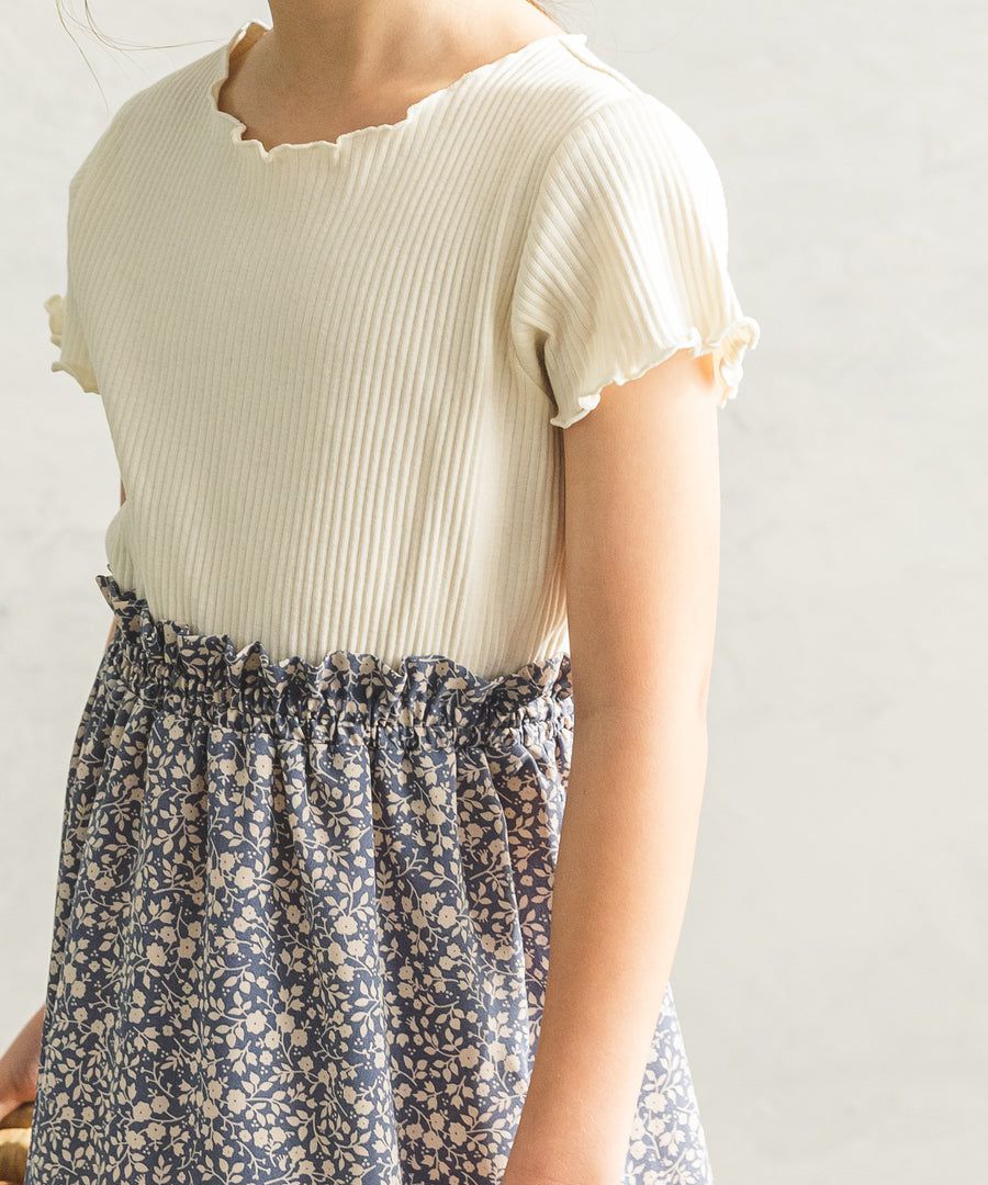 日本 PAIRMANON - 柔棉 異材質拼接木耳邊短袖洋裝-碎花-摩卡x米