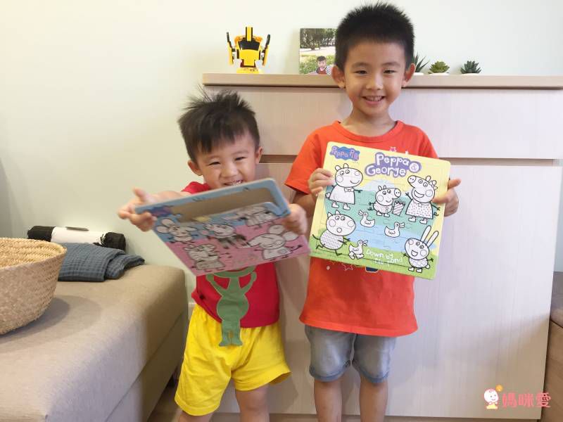 超便宜單本57元起！迪士尼卡通人物★ 洞洞書 / 著色拼圖 / 口袋書 / 泡泡棒 ★放假打發時間必備