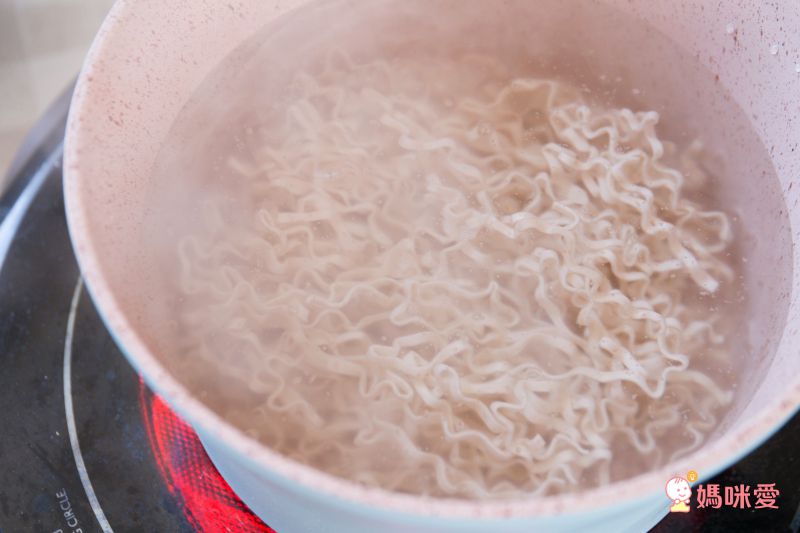 漁品軒 - 海鮮米粉x3包(土魠、鎖管、旗魚各1包，共3包)+醬拌麵x2袋(海鮮＋小卷）