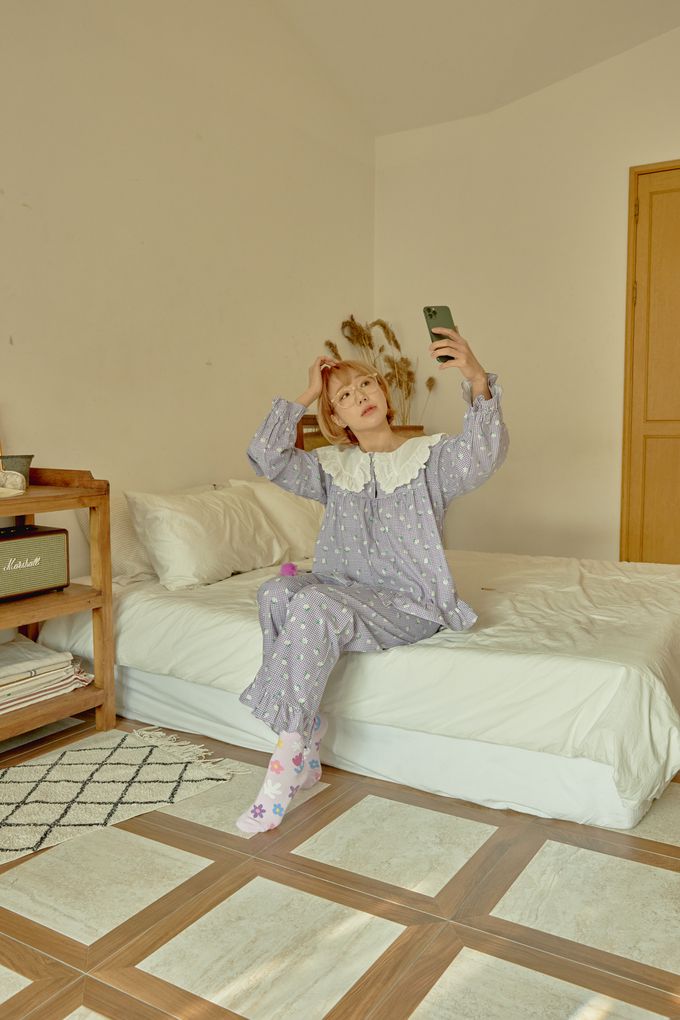 韓國 ULLALA - 細格花布裝飾長袖睡衣套裝-(兩件式)-紫 (FREE)