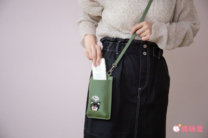 日本服飾代購 - 2way動物刺繡造型手機收納/隨身小零錢包-兔子-芥末黃 (17x11x2cm)