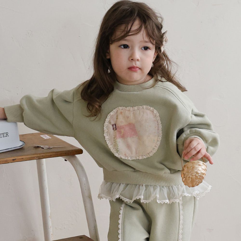 Puellaflo (內磨毛)甜美拼布點綴網紗襬長袖大學T-抹茶綠