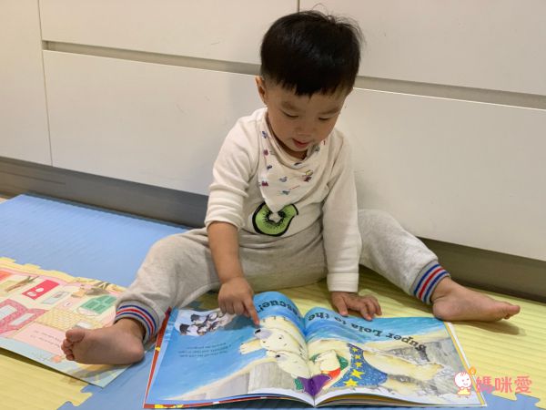 孩子超愛音效書單本160元❤ 1歲起英文遊戲操作書！玩到跟著節奏搖擺囉♫