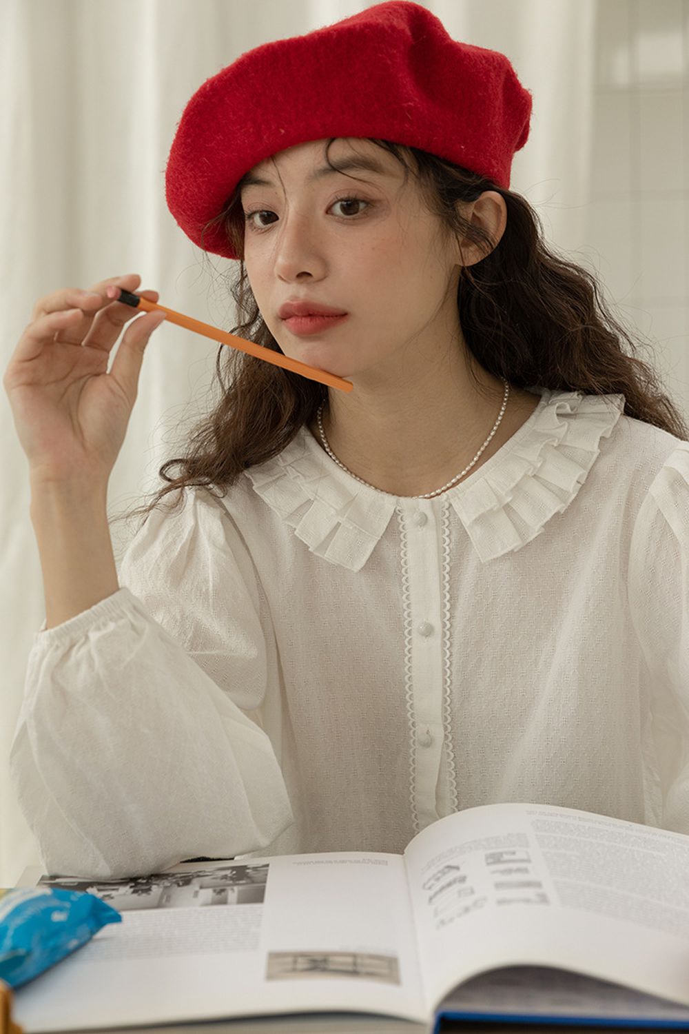 甜美花瓣領微寬鬆長袖襯衫-白色