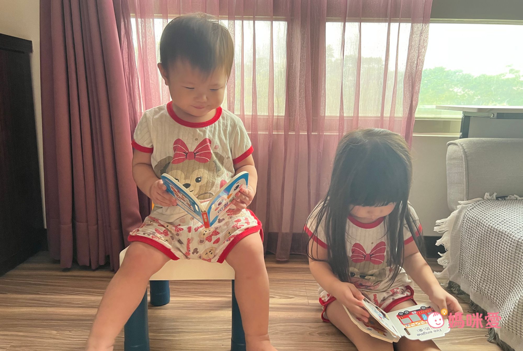 BABY掛環認知書-4本掛環認知書+1個固齒手搖鈴+2個可拆式伸縮掛環