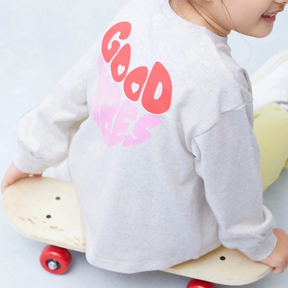 100%棉 定番女孩印花長袖上衣-愛心LOGO-燕麥