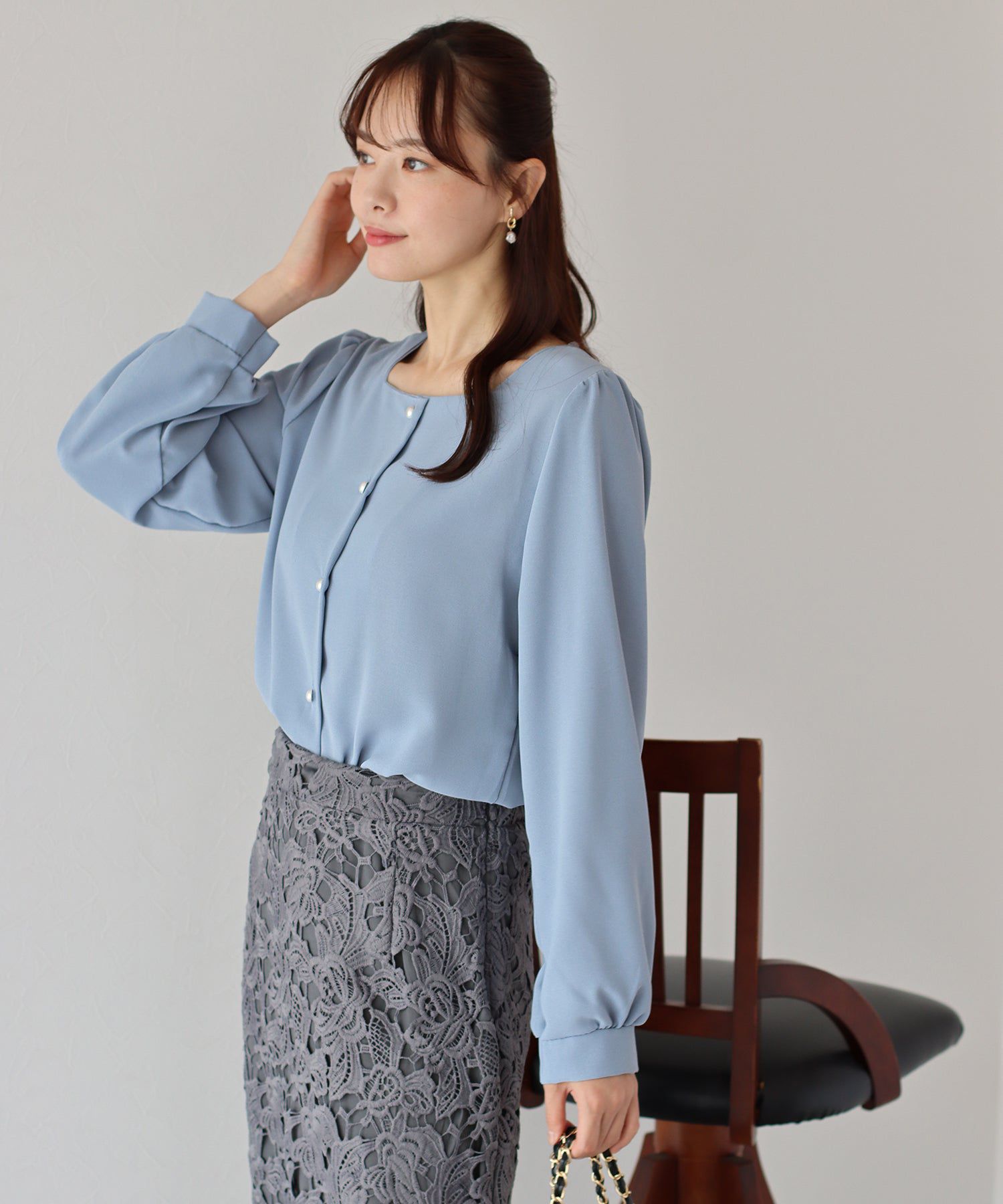 日本 BLUE EAST - 方領珍珠釦長袖襯衫-水藍