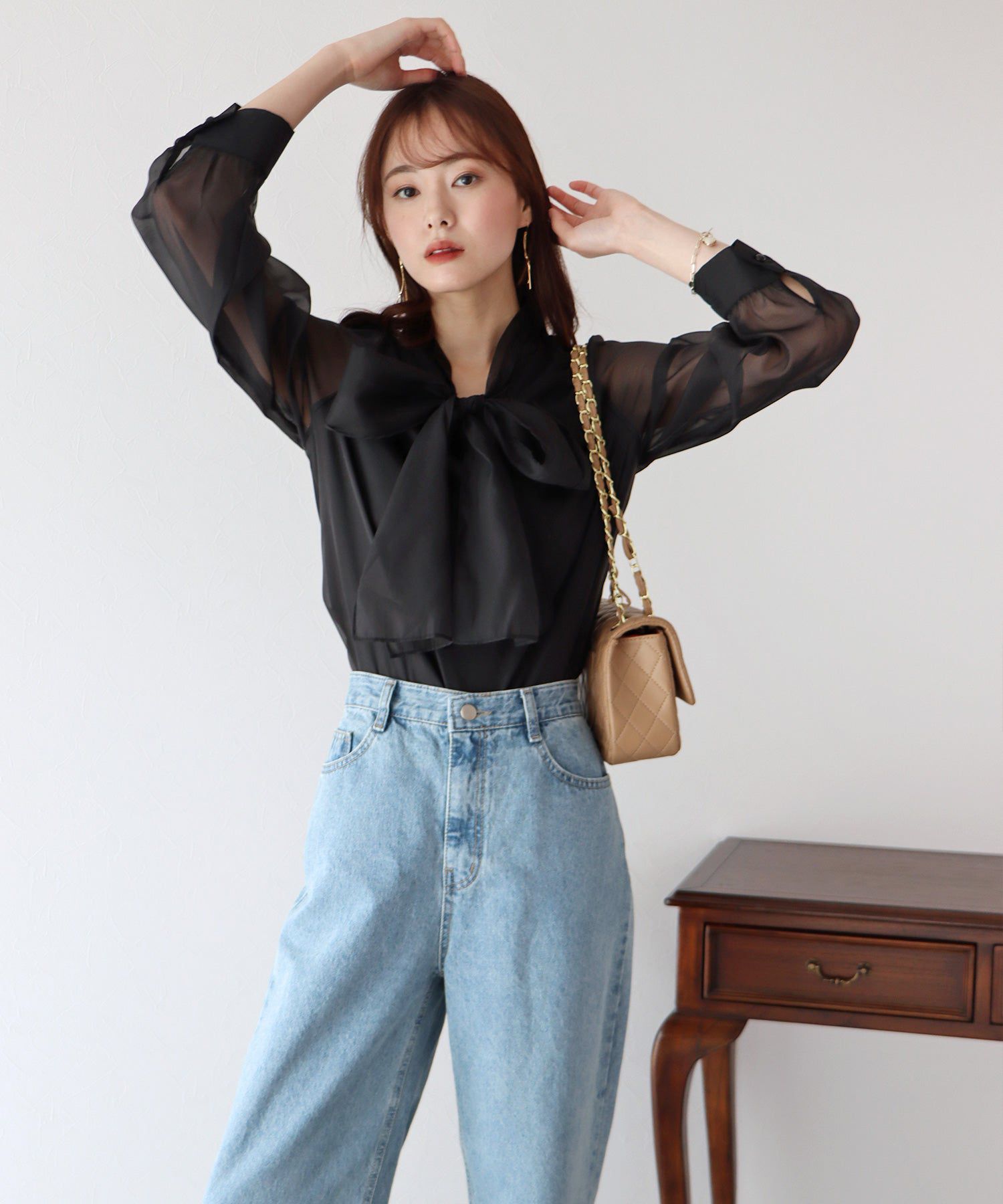 日本 BLUE EAST - 浪漫歐根紗蝴蝶結長袖上衣-黑