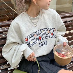 日本 GRL - 小花刺繡美式裏起毛長袖上衣-燕麥 (F)