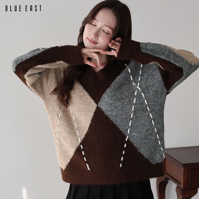 日本 BLUE EAST - 成熟菱格紋幾何V領針織上衣-灰系 (M)