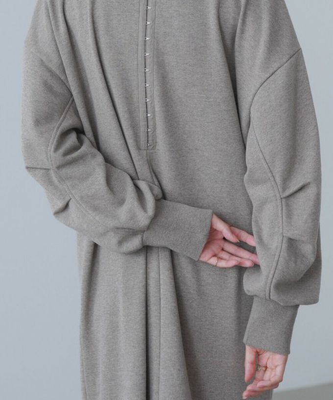 日本 Bab - 前後2way魚尾下擺休閒印花長袖洋裝-灰棕