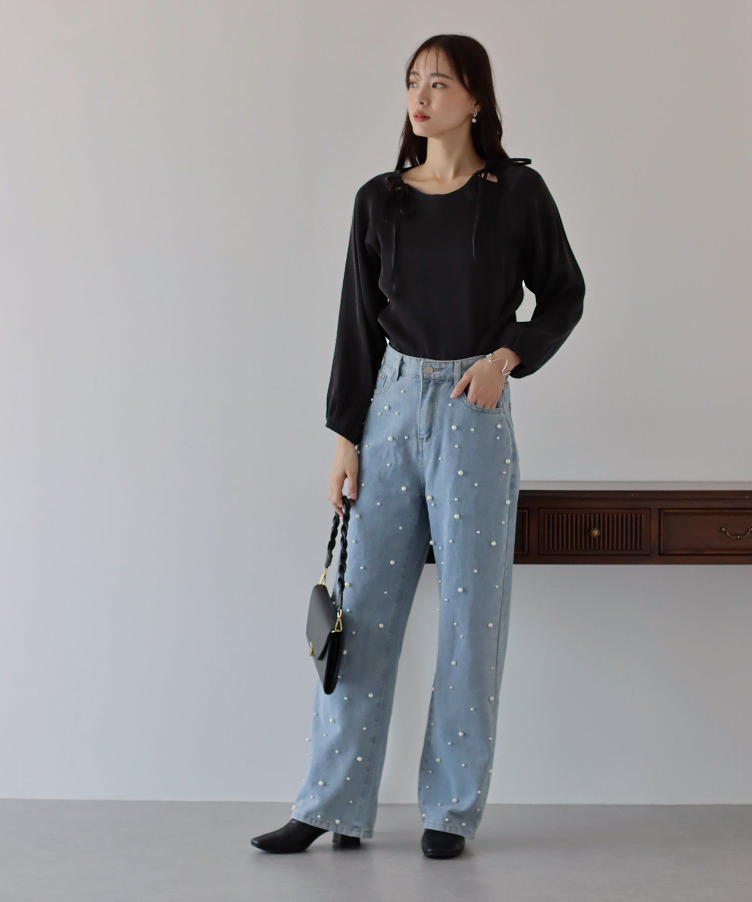 日本 BLUE EAST - 柔美前綁帶薄長袖上衣-黑