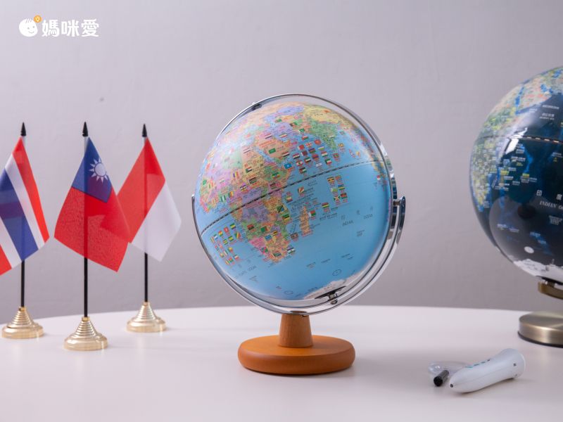 SKYGLOBE - 10吋國旗版木質底座/會說話地球儀[中英文對照]