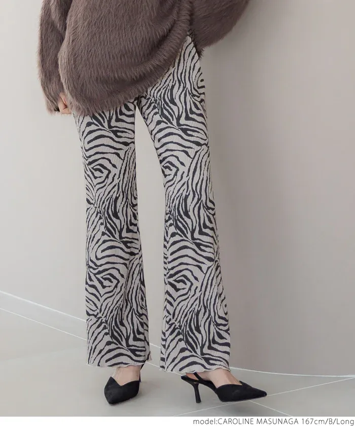 日本 COCA - 時尚彈性細摺垂墜寬褲-斑馬紋