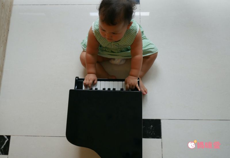 荷蘭 New Classic Toys - 幼兒18鍵三角鋼琴玩具